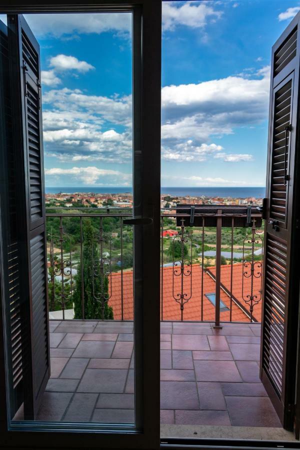 Villa Pineland Боргетто-Санто-Спирито Экстерьер фото